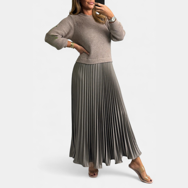 Christel - Maxi dress with sweater and pleated skirt